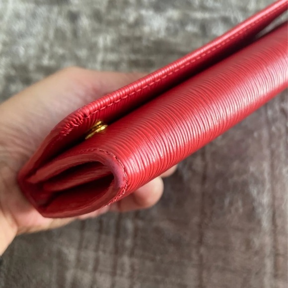 Prada Wallet - Picture 9 of 10